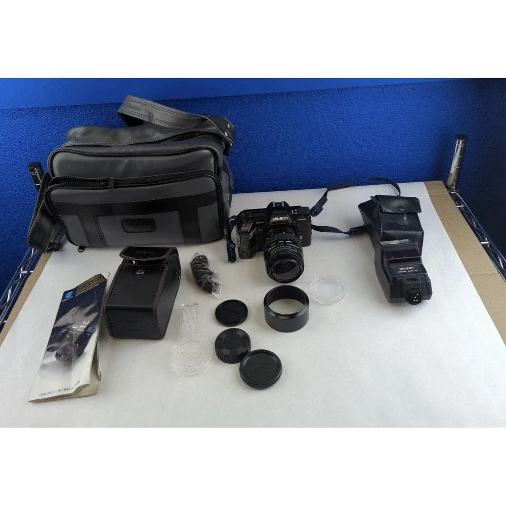 Minolta Maxxum 5000 35mm SLR Camera Sigma 28-70mm Lens 2800 AF Flash Bag Bundle‎